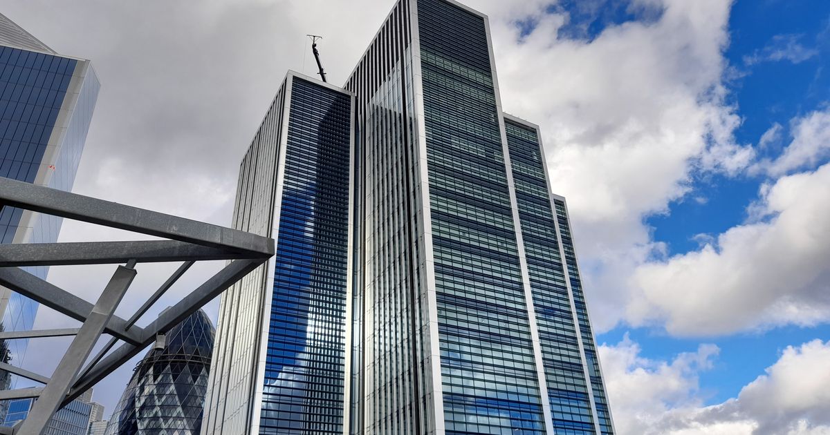 London — FTSE 100 — FTSE 100 rises 0.95% over June 8-12 week amid volatility